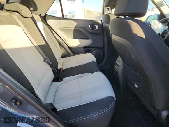 ✅ 2024 Hyundai Venue SEL • VIN: KMHRC8A39RU279939 • Lot: 90418435. Wystawiony na Copart z przebiegiem 47 085 mil. Bezpłatny archiwum sprzedaży aukcyjnych z USA i szczegółowy raport historii pojazdu na DreamBid. Zdjęcie 11.