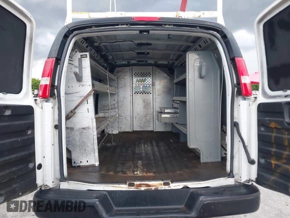 ✅ 2018 Chevrolet Express Cargo • VIN: 1GCWGAFPXJ1319661 • Лот: 43060332. Опубликован ранее на IAAI с пробегом 143 791 миль. Бесплатный доступ к архиву аукционных продаж из США и подробный отчёт об истории автомобиля на DreamBid. Изображение 8.