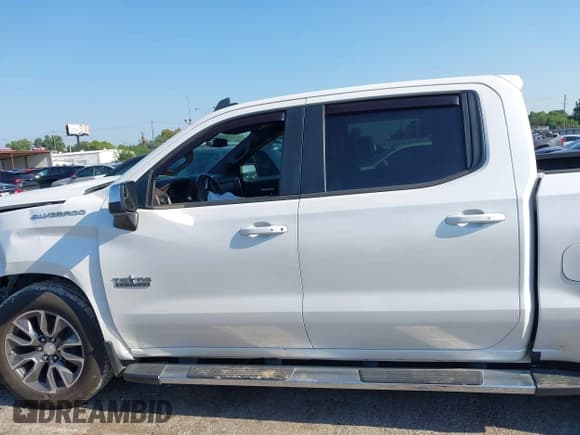 ✅ 2019 Chevrolet Silverado 1500 LT • VIN: 3GCPWCED9KG154408 • Lot: 43133933. Listed on IAAI with 153,430 mi. Free auction sales archive from the USA and detailed vehicle history report at DreamBid. Image 14.