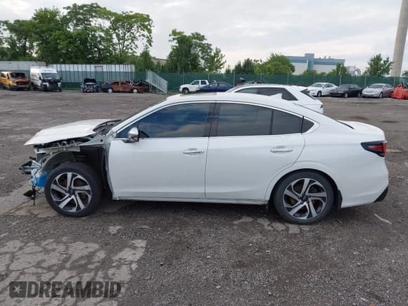 ✅ 2022 Subaru Legacy Touring XT • VIN: 4S3BWGP66N3016882 • Lot: 42694934. Listed on IAAI with 39,066 mi. Free auction sales archive from the USA and detailed vehicle history report at DreamBid. Image 14.