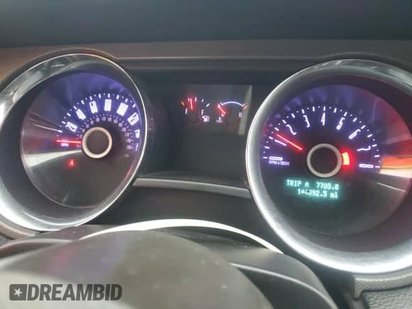 2014 Ford Mustang V6 с VIN 1ZVBP8EM9E5262430, выставлен на аукционе Copart как лот 89678065 с пробегом 144 092 миль миль и Чистый • Clean title. История ставок и продаж доступна на DreamBid. Изображение 9.