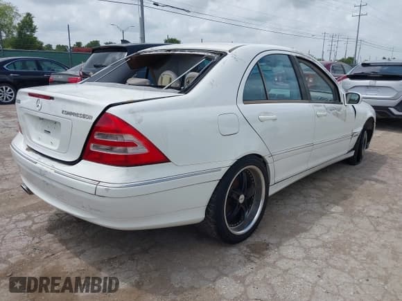 ✅ 2004 Mercedes-Benz C 230 Kompressor • VIN: WDBRF40J84F531079 • Lot: 42622697. Listed on IAAI with Not provided. Free auction sales archive from the USA and detailed vehicle history report at DreamBid. Image 4.