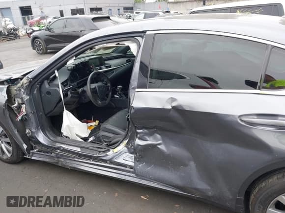 ✅ 2019 Lexus ES 350 • VIN: 58ABZ1B1XKU043495 • Lot: 42448372. Listed on IAAI with Not provided. Free auction sales archive from the USA and detailed vehicle history report at DreamBid. Image 14.