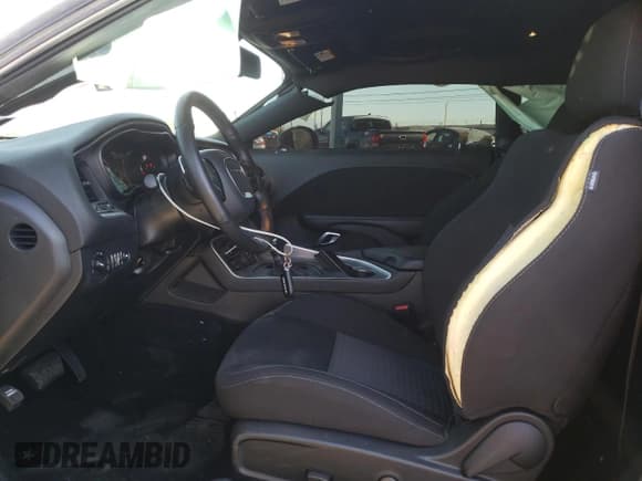 ✅ 2022 Dodge Challenger GT • VIN: 2C3CDZKG3NH152121 • Lot: 49669513. Wystawiony na Copart z przebiegiem 15 315 mil. Bezpłatny archiwum sprzedaży aukcyjnych z USA i szczegółowy raport historii pojazdu na DreamBid. Zdjęcie 7.