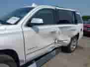 2019 Chevrolet Tahoe LT z VIN 1GNSKBKC5KR153517, wystawiony jako IAAI lot #42390642 z przebiegiem 52 034 mil mil oraz . Historia ofert i sprzedaży dostępna na DreamBid. Obrazek 6.