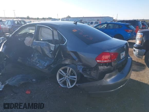 ✅ 2013 Volkswagen Passat SE • VIN: 1VWBN7A3XDC134639 • Lot: 43258570. Wystawiony na IAAI z przebiegiem Nie podano. Bezpłatny archiwum sprzedaży aukcyjnych z USA i szczegółowy raport historii pojazdu na DreamBid. Zdjęcie 3.