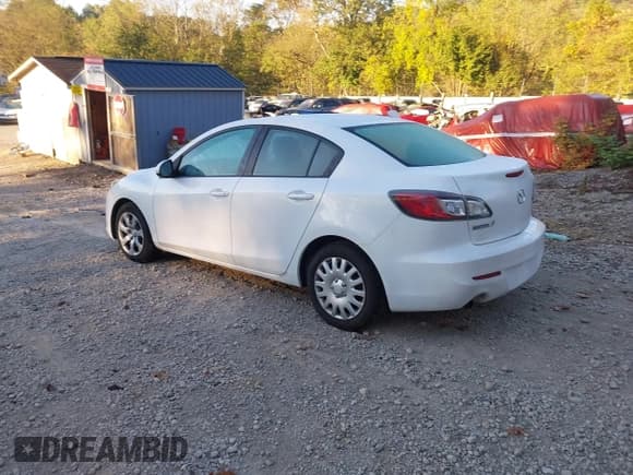 ✅ 2012 Mazda 3 i Sport • VIN: JM1BL1UG4C1551687 • Lot: 43390051. Wystawiony na IAAI z przebiegiem 139 705 mil. Bezpłatny archiwum sprzedaży aukcyjnych z USA i szczegółowy raport historii pojazdu na DreamBid. Zdjęcie 3.