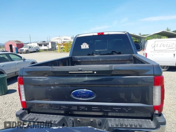 ✅ 2018 Ford F-250 XL • VIN: 1FT7W2BT7JEC42093 • Lot: 42272840. Wystawiony na IAAI z przebiegiem 111 220 mil. Bezpłatny archiwum sprzedaży aukcyjnych z USA i szczegółowy raport historii pojazdu na DreamBid. Zdjęcie 17.