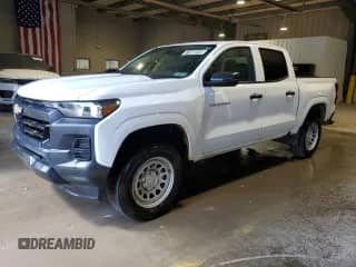 2023 Chevrolet Colorado 2WD Work Truck z VIN 1GCGSBEC9P1174158, wystawiony jako Copart lot #71965015 z przebiegiem 26 689 mil mil oraz Czysty tytuł • Clean title. Historia ofert i sprzedaży dostępna na DreamBid. Obrazek 1.