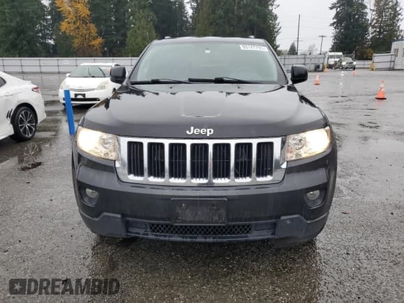 ✅ 2011 Jeep Grand Cherokee Laredo • VIN: 1J4RR4GG9BC705592 • Lot: 93147795. Listed on Copart with 221,481 mi. Free auction sales archive from the USA and detailed vehicle history report at DreamBid. Image 5.