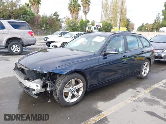 ✅ 2014 BMW 3 Series 328i xDrive • VIN: WBA3G7C54EKN36564 • Лот: 43726260. Опубликован ранее на IAAI с пробегом 160 145 миль. Бесплатный доступ к архиву аукционных продаж из США и подробный отчёт об истории автомобиля на DreamBid. Изображение 6.