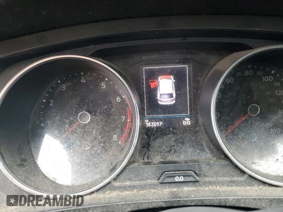 ✅ 2018 Volkswagen Tiguan S • VIN: 3VV1B7AX0JM108976 • Lot: 87282895. Listed on Copart with 187,697 mi. Free auction sales archive from the USA and detailed vehicle history report at DreamBid. Image 9.