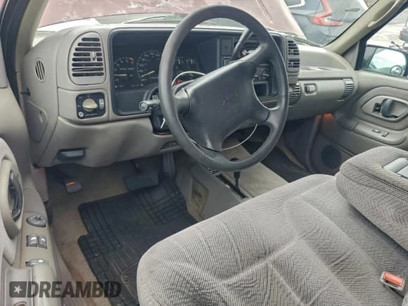 ✅ 1996 Chevrolet Silverado 1500 • VIN: 1GCEK19R4TE215153 • Лот: 94537825. Опубликован ранее на Copart с пробегом 184 351 миль. Бесплатный доступ к архиву аукционных продаж из США и подробный отчёт об истории автомобиля на DreamBid. Изображение 8.