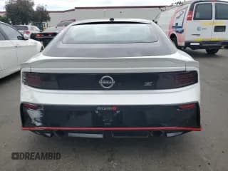 ✅ 2024 Nissan Z Nismo • VIN: JN1BZ4CH7RM362763 • Lot: 71662764. Wystawiony na Copart z przebiegiem 3 339 mil. Bezpłatny archiwum sprzedaży aukcyjnych z USA i szczegółowy raport historii pojazdu na DreamBid. Zdjęcie 6.