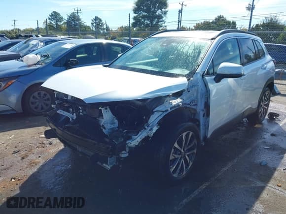 ✅ 2022 Toyota Corolla Cross XLE • VIN: 7MUDAAAG4NV021623 • Лот: 43452210. Опубликован ранее на IAAI с пробегом 32 495 миль. Бесплатный доступ к архиву аукционных продаж из США и подробный отчёт об истории автомобиля на DreamBid. Изображение 2.