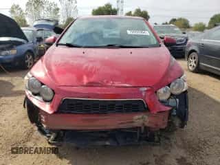 ✅ 2014 Chevrolet Sonic LT • VIN: 1G1JC5SH9E4186027 • Lot: 70995304. Wystawiony na Copart z przebiegiem 150 906 mil mil. Skorzystaj z bezpłatnego archiwum sprzedaży aukcyjnych z USA i zobacz szczegółowy raport historii pojazdu na DreamBid. Zdjęcie 5.