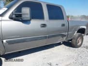 ✅ 2006 Chevrolet Silverado 2500HD Work Truck • VIN: 1GCHC23U06F122366 • Lot: 43701699. Wystawiony na IAAI z przebiegiem 330 993 mil. Bezpłatny archiwum sprzedaży aukcyjnych z USA i szczegółowy raport historii pojazdu na DreamBid. Zdjęcie 6.