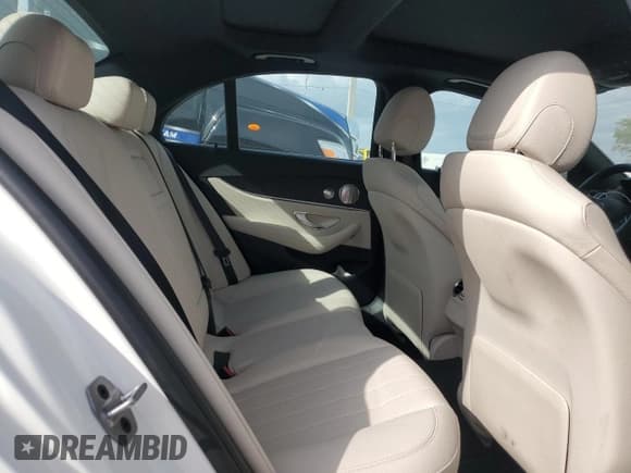 ✅ 2021 Mercedes-Benz E 350 • VIN: W1KZF8DB8MB005558 • Lot: 79322553. Wystawiony na Copart z przebiegiem 22 026 mil. Bezpłatny archiwum sprzedaży aukcyjnych z USA i szczegółowy raport historii pojazdu na DreamBid. Zdjęcie 10.