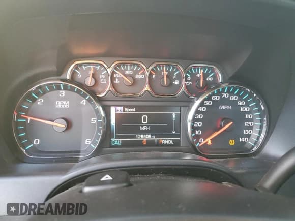 ✅ 2019 Chevrolet Silverado 1500 LT • VIN: 2GCVKPEC4K1153922 • Lot: 86271205. Wystawiony na Copart z przebiegiem 128 609 mil. Bezpłatny archiwum sprzedaży aukcyjnych z USA i szczegółowy raport historii pojazdu na DreamBid. Zdjęcie 9.