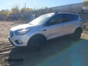✅ 2017 Ford Escape SE • VIN: 1FMCU9GD6HUB15734 • Лот: 43553067. Опубликован ранее на IAAI с пробегом 170 014 миль. Бесплатный доступ к архиву аукционных продаж из США и подробный отчёт об истории автомобиля на DreamBid. Изображение 2.