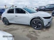 ✅ 2025 Hyundai Ioniq 5 SE • VIN: 7YAKM4DA8SY002745 • Лот: 42135641. Опубликован ранее на IAAI с пробегом 686 миль. Бесплатный доступ к архиву аукционных продаж из США и подробный отчёт об истории автомобиля на DreamBid. Изображение 14.