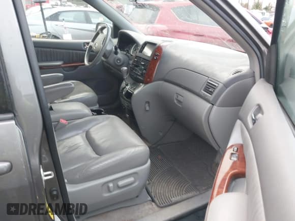 ✅ 2005 Toyota Sienna XLE Limited • VIN: 5TDBA22C85S029971 • Lot: 43881544. Listed on IAAI with 233,178 mi. Free auction sales archive from the USA and detailed vehicle history report at DreamBid. Image 5.