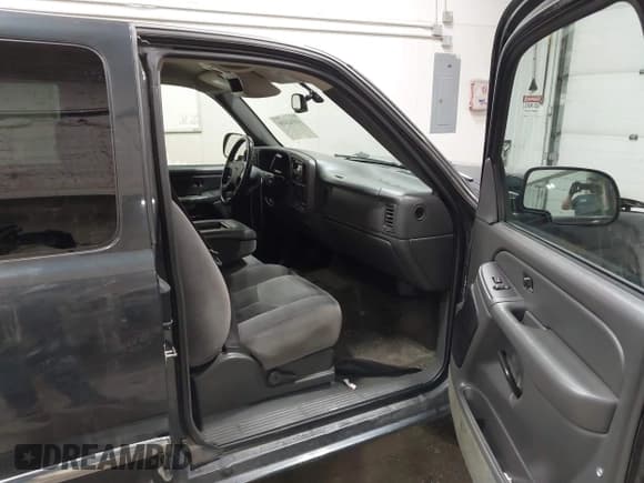 ✅ 2004 GMC Sierra 1500 SLE • VIN: 1GTEK19TX4E359805 • Лот: 43342409. Опубликован ранее на IAAI с пробегом 213 468 миль. Бесплатный доступ к архиву аукционных продаж из США и подробный отчёт об истории автомобиля на DreamBid. Изображение 5.