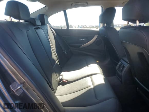 ✅ 2018 BMW 3 Series 320i • VIN: WBA8E1G5XJNU89018 • Lot: 82542665. Listed on Copart with 46,125 mi. Free auction sales archive from the USA and detailed vehicle history report at DreamBid. Image 10.