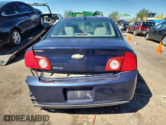 2011 Chevrolet Malibu 1LS z VIN 1G1ZB5E16BF220266, wystawiony jako Copart lot #84942085 z przebiegiem 216 547 mil mil oraz Szkoda całkowita • Salvage title. Historia ofert i sprzedaży dostępna na DreamBid. Obrazek 6.