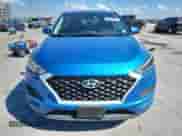2019 Hyundai Tucson SE z VIN KM8J23A44KU915376, wystawiony jako Copart lot #86887825 z przebiegiem Nie podano mil oraz Czysty tytuł • Clean title. Historia ofert i sprzedaży dostępna na DreamBid. Obrazek 5.