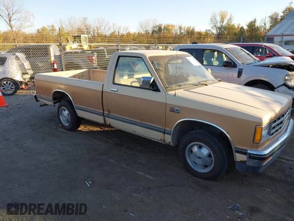 ✅ 1986 Chevrolet S-10 • VIN: 1GCCS14R2G2104591 • Lot: 43591395. Wystawiony na IAAI z przebiegiem 59 414 mil. Bezpłatny archiwum sprzedaży aukcyjnych z USA i szczegółowy raport historii pojazdu na DreamBid. Zdjęcie 1.