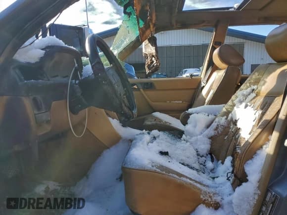 ✅ 1987 Mercedes-Benz 300 D • VIN: WDBEB33D5HA437559 • Lot: 95560735. Listed on Copart with Not provided. Free auction sales archive from the USA and detailed vehicle history report at DreamBid. Image 7.