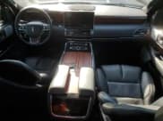 ✅ 2024 Lincoln Navigator Reserve • VIN: 5LMJJ2LG2REL03649 • Lot: 68142855. Wystawiony na Copart z przebiegiem 11 684 mil. Bezpłatny archiwum sprzedaży aukcyjnych z USA i szczegółowy raport historii pojazdu na DreamBid. Zdjęcie 8.