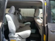 ✅ 2013 Toyota Sienna LE • VIN: 5TDKK3DC8DS378059 • Lot: 92311175. Wystawiony na Copart z przebiegiem 242 192 mil. Bezpłatny archiwum sprzedaży aukcyjnych z USA i szczegółowy raport historii pojazdu na DreamBid. Zdjęcie 11.