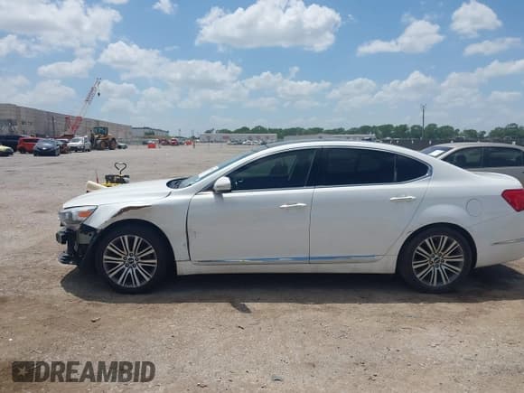 ✅ 2016 Kia Cadenza Premium • VIN: KNALN4D70G5217846 • Lot: 42572697. Wystawiony na IAAI z przebiegiem 179 278 mil. Bezpłatny archiwum sprzedaży aukcyjnych z USA i szczegółowy raport historii pojazdu na DreamBid. Zdjęcie 14.