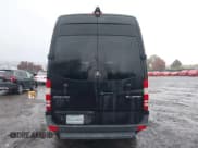 ✅ 2015 Mercedes-Benz Sprinter Passenger • VIN: WDZPE7DC7FP157196 • Lot: 43564964. Wystawiony na IAAI z przebiegiem 110 534 mil. Bezpłatny archiwum sprzedaży aukcyjnych z USA i szczegółowy raport historii pojazdu na DreamBid. Zdjęcie 16.