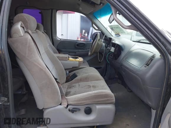 ✅ 2001 Ford F-150 XL • VIN: 1FTRX17W11NA49795 • Lot: 43803095. Listed on IAAI with Not provided. Free auction sales archive from the USA and detailed vehicle history report at DreamBid. Image 5.