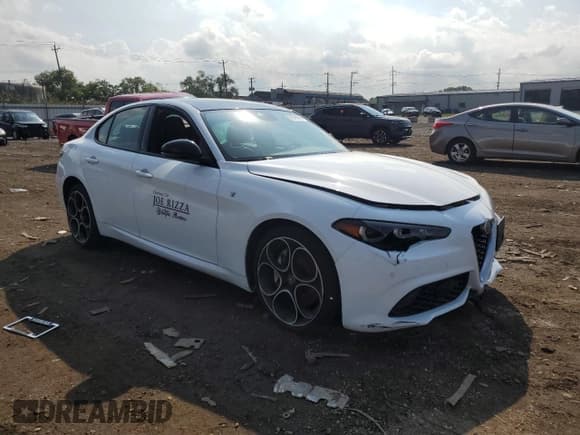 ✅ 2024 Alfa Romeo Giulia Veloce • VIN: ZARFANBN2R7678224 • Lot: 67978965. Wystawiony na Copart z przebiegiem 7 500 mil. Bezpłatny archiwum sprzedaży aukcyjnych z USA i szczegółowy raport historii pojazdu na DreamBid. Zdjęcie 4.