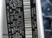 ✅ 2013 Toyota Yaris LE • VIN: JTDKTUD32DD566025 • Lot: 89653135. Wystawiony na Copart z przebiegiem 100 654 mil. Bezpłatny archiwum sprzedaży aukcyjnych z USA i szczegółowy raport historii pojazdu na DreamBid. Zdjęcie 12.