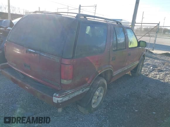 ✅ 1997 Chevrolet Blazer LS • VIN: 1GNDT13W3V2232285 • Lot: 41710231. Wystawiony na IAAI z przebiegiem 1 930 079 mil. Bezpłatny archiwum sprzedaży aukcyjnych z USA i szczegółowy raport historii pojazdu na DreamBid. Zdjęcie 4.