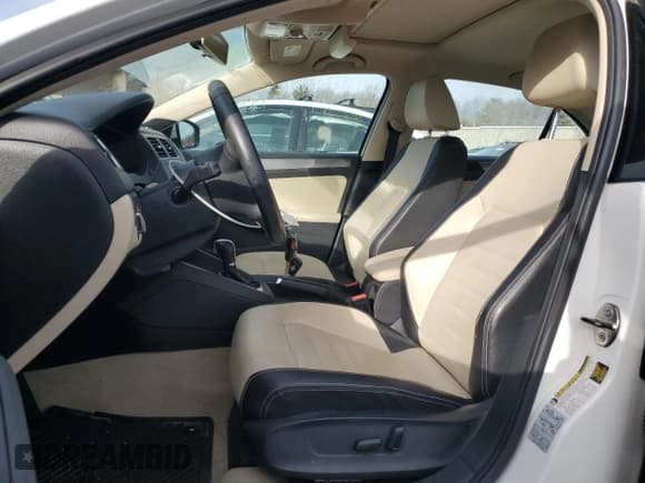 ✅ 2014 Volkswagen Jetta SEL • VIN: 3VWL17AJ2EM218808 • Lot: 46510195. Listed on Copart with 36,657 mi. Free auction sales archive from the USA and detailed vehicle history report at DreamBid. Image 7.