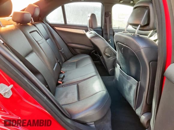 ✅ 2013 Mercedes-Benz C 250 Sport • VIN: WDDGF4HBXDR263873 • Lot: 92122535. Wystawiony na Copart z przebiegiem 114 989 mil. Bezpłatny archiwum sprzedaży aukcyjnych z USA i szczegółowy raport historii pojazdu na DreamBid. Zdjęcie 10.