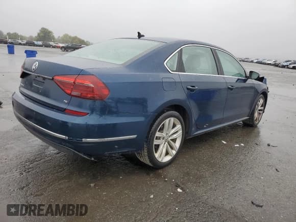 ✅ 2018 Volkswagen Passat SE • VIN: 1VWBA7A3XJC005517 • Lot: 85906885. Listed on Copart with 86,009 mi. Free auction sales archive from the USA and detailed vehicle history report at DreamBid. Image 3.