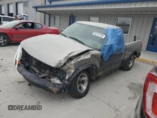 ✅ 2003 Chevrolet S-10 LS • VIN: 1GCCS14H738289896 • Лот: 50139185. Опубликован ранее на Copart с пробегом 182 869 миль. Бесплатный доступ к архиву аукционных продаж из США и подробный отчёт об истории автомобиля на DreamBid. Изображение 1.
