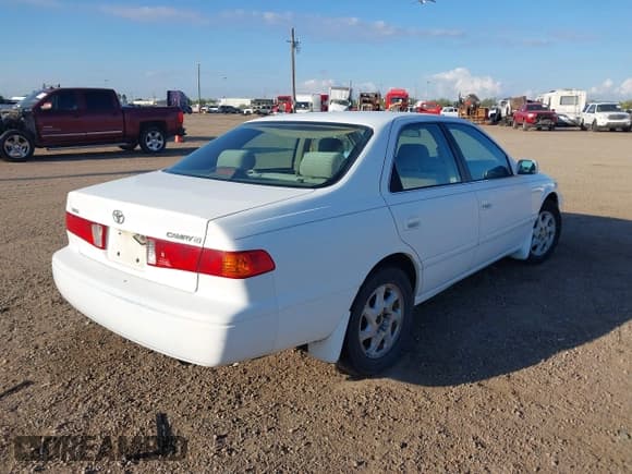 ✅ 2000 Toyota Camry CE • VIN: 4T1BG22K6YU998573 • Lot: 43459801. Wystawiony na IAAI z przebiegiem 183 588 mil. Bezpłatny archiwum sprzedaży aukcyjnych z USA i szczegółowy raport historii pojazdu na DreamBid. Zdjęcie 4.