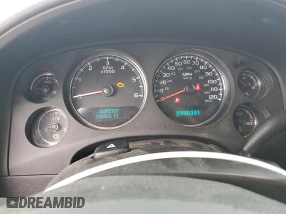 ✅ 2007 Chevrolet Suburban LT • VIN: 1GNFK16397J223354 • Lot: 81551664. Wystawiony na Copart z przebiegiem 238 384 mil. Bezpłatny archiwum sprzedaży aukcyjnych z USA i szczegółowy raport historii pojazdu na DreamBid. Zdjęcie 9.