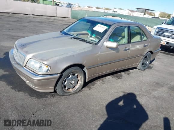 ✅ 2000 Mercedes-Benz C 230/260/280/320 • VIN: WDBHA29G8YA848997 • Lot: 41382632. Wystawiony na IAAI z przebiegiem Nie podano. Bezpłatny archiwum sprzedaży aukcyjnych z USA i szczegółowy raport historii pojazdu na DreamBid. Zdjęcie 2.