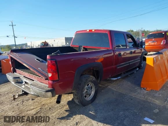 ✅ 2005 Chevrolet Silverado 2500HD LS • VIN: 1GCHK23U35F966564 • Lot: 43402975. Wystawiony na IAAI z przebiegiem 191 257 mil. Bezpłatny archiwum sprzedaży aukcyjnych z USA i szczegółowy raport historii pojazdu na DreamBid. Zdjęcie 4.