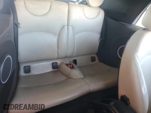 ✅ 2014 MINI Convertible S • VIN: WMWZP3C53ET707222 • Лот: 85527135. Опубликован ранее на Copart с пробегом 102 526 миль. Бесплатный доступ к архиву аукционных продаж из США и подробный отчёт об истории автомобиля на DreamBid. Изображение 10.