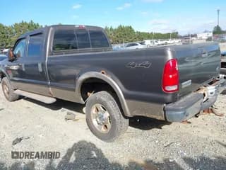 ✅ 2005 Ford F-250 XL • VIN: 1FTSW21555EC81834 • Lot: 43813777. Wystawiony na IAAI z przebiegiem 233 392 mil. Bezpłatny archiwum sprzedaży aukcyjnych z USA i szczegółowy raport historii pojazdu na DreamBid. Zdjęcie 3.